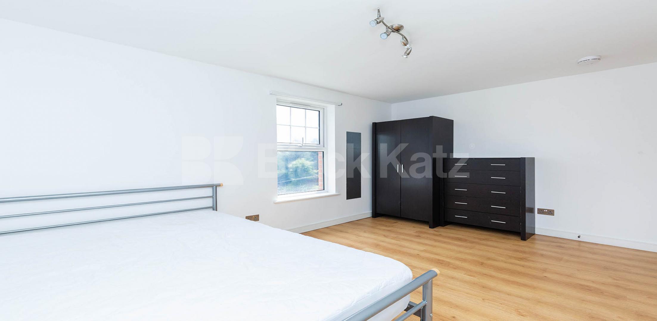 			3 Bedroom, 1 bath, 1 reception Apartment			 Criterion Mews, ARCHWAY N19
